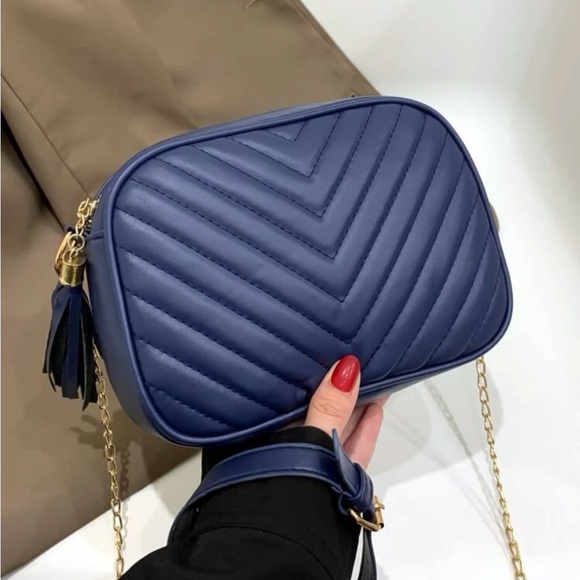 Luxe Vegan Leather Small chain crossbody shoulder bag - Picture 13 of 16